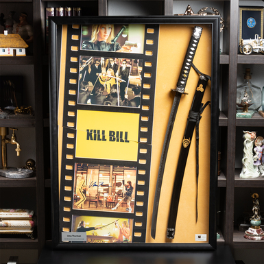 Сертифицированный автограф актрисы Умы Турман в роли Беатрикс Киддо в фильме "Kill Bill" в коллаже с фотографиями и катаной (105х75 см) фото