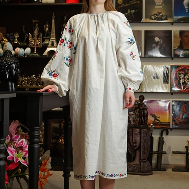 wow відео Вишита жіноча сорочка з фабричного полотна, Полтавщина, середина 20 століття