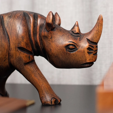 wow видео Скульптура ручной работы из эбенового дерева "Носорог"