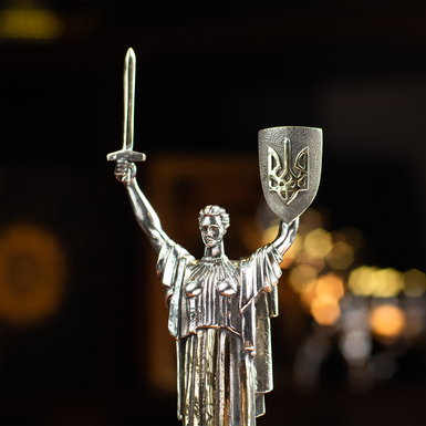 Тризуб на статуетці фото