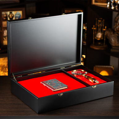 книга на підкладці фото