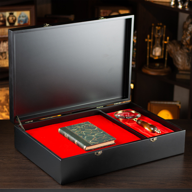 книга на подкладке фото