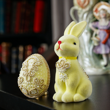 Декоративная композиция пасхальный кролик и яйцо фото