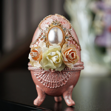 пасхальные яйца в розовом оттенке фото