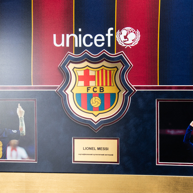 autograph with t-shirt photo