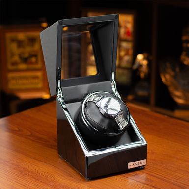 Годинники у скриньці для підзаводу фото