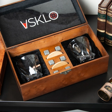 wow video Подарунковий набір для віскі з 2 кришталевих келихів у дерев'яному кейсі
