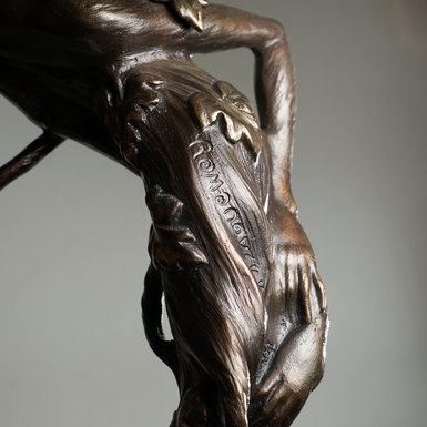 дівчина з бронзи фото 1