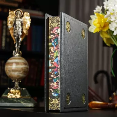 книга у шкіряній обкладинці фото