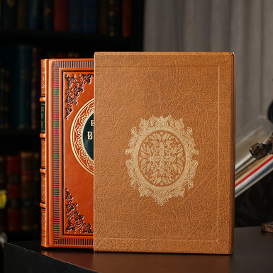 Книга в изысканном чехле фото