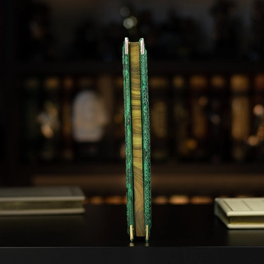 wow video Книга в шкіряній палітурці "Міцні алкогольні напої світу"