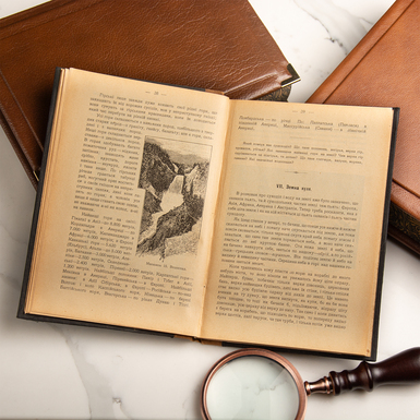 антикварная книга фото