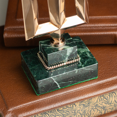 тризуб на мармуровій підставці фото 1