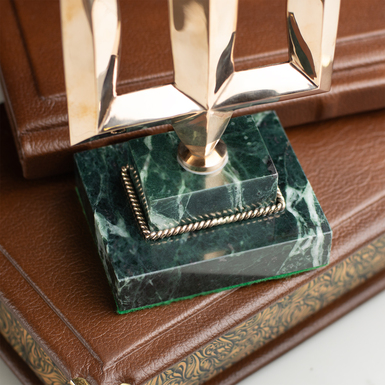 статуетка на мармуровій підставці фото 1