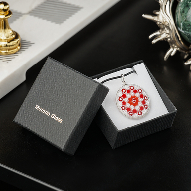 підвіска в подарунковій коробці фото