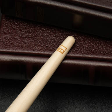 Логотип на карандаше фото