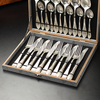 набір вилок і ножів фото