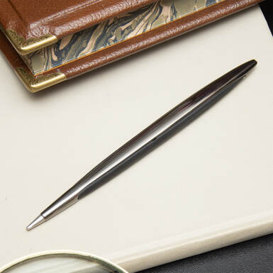 Карандаш из цельной древесины фото