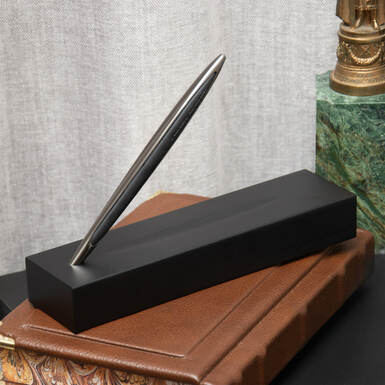 Карандаш на подставке фото