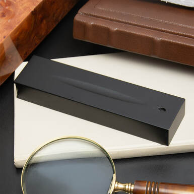 Брендовый карандаш в упаковке фото