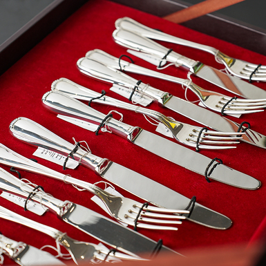 Изысканные столовые приборы фото