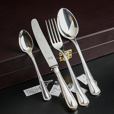 Комплект столовых приборов фото