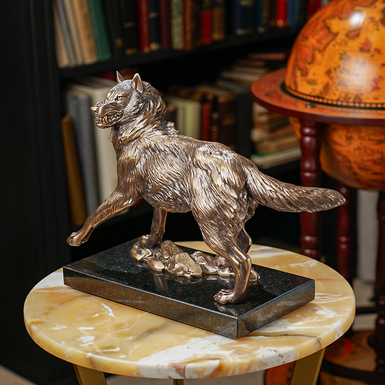 Sculpture on a pedestal photo