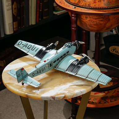 літак у ретро-стилі фото