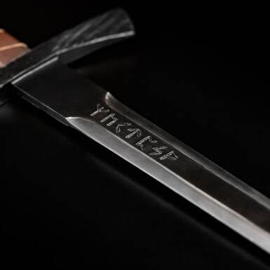 Руни на мечі фото