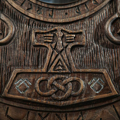 Щит вікінгів фото