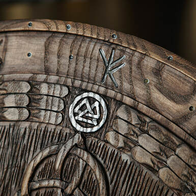 Дерев'яний щит фото