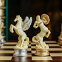 шахові фігурки на підставці фото