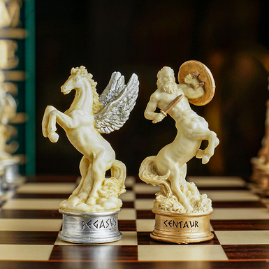 шахові фігурки на підставці фото