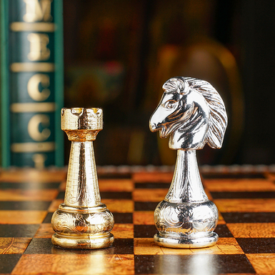 Деталізовані шахові фігурки фото