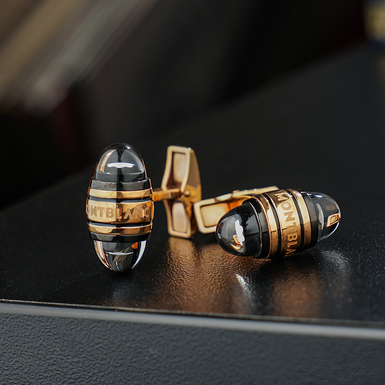 Лакована поверхня запонок фото