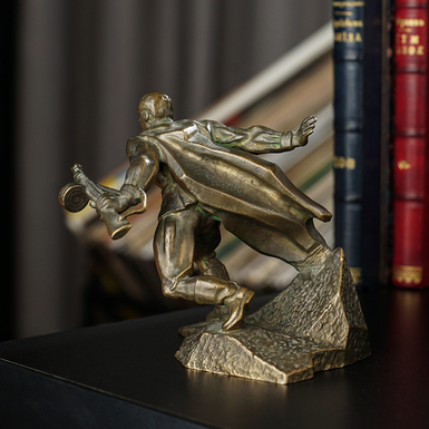 Скульптура воїна фото