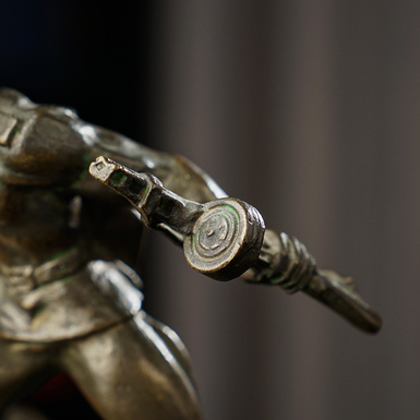 Скульптура з бронзи фото