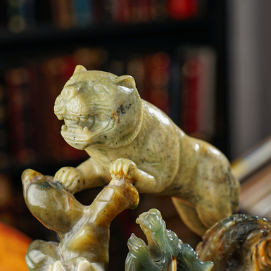 Tiger sculpture photo