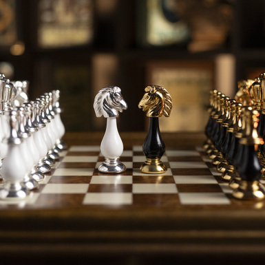 Детализированные шахматные фигурки фото