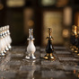 Шахматы на доске фото