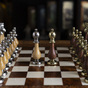 Шахматы на доске фото