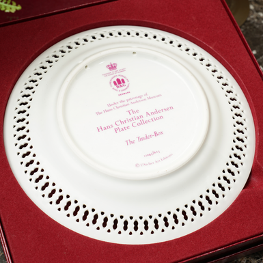 тарелка из лимитированной серии фото