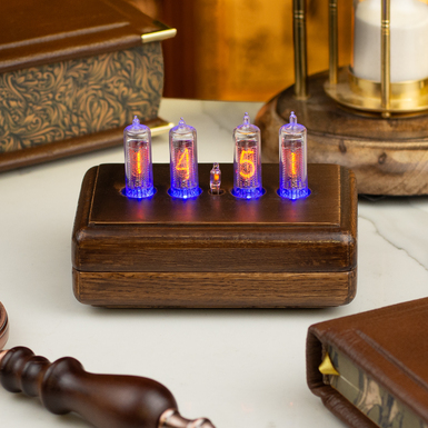 Годинник ручної роботи "Минуле" на газорозрядних індикаторах фото