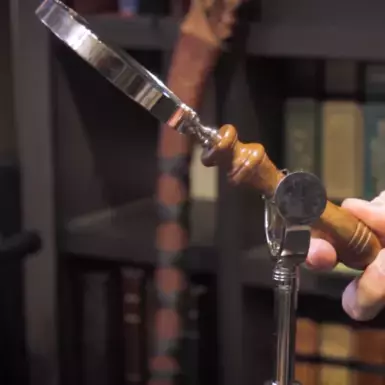 wow video Exclusive reading table magnifier with mahogany stand