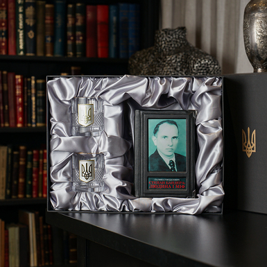 Gift set of crystal glasses with gilding and silver "Trident" and the book "Stepan Bandera. Man and Myth", Halyna Gordasevych (in Ukrainian) photo