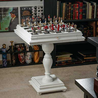 Chess set in the interior photo