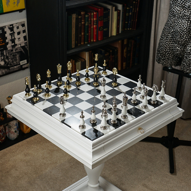 Chess set in the interior photo