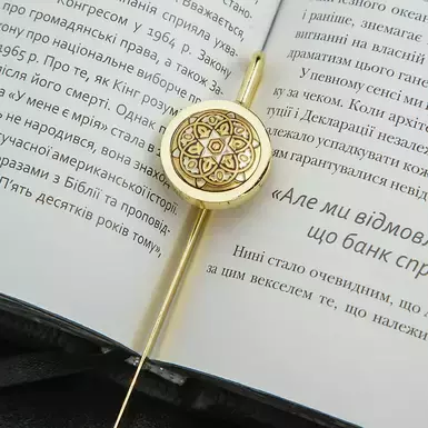 Утонченная закладка в книгу фото
