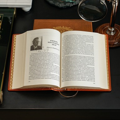 разворот книги фото