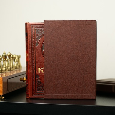 книга у футлярі фото
